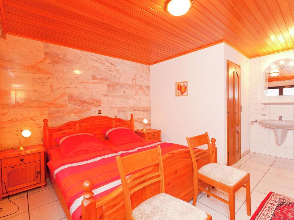 Apartment In Eifel With Children S Playground Lirstal Exteriér fotografie